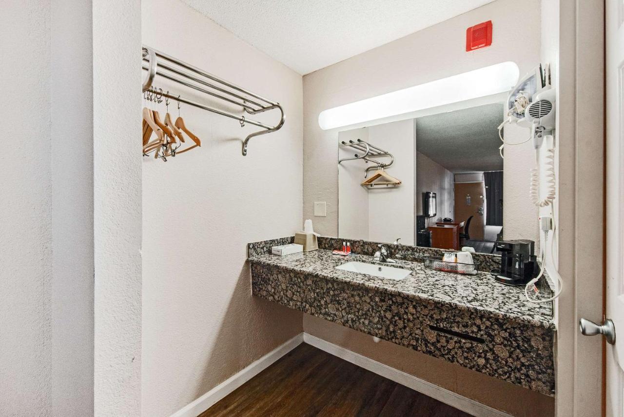 Econo Lodge Inn & Suites Near Bricktown Oklahoma City Buitenkant foto