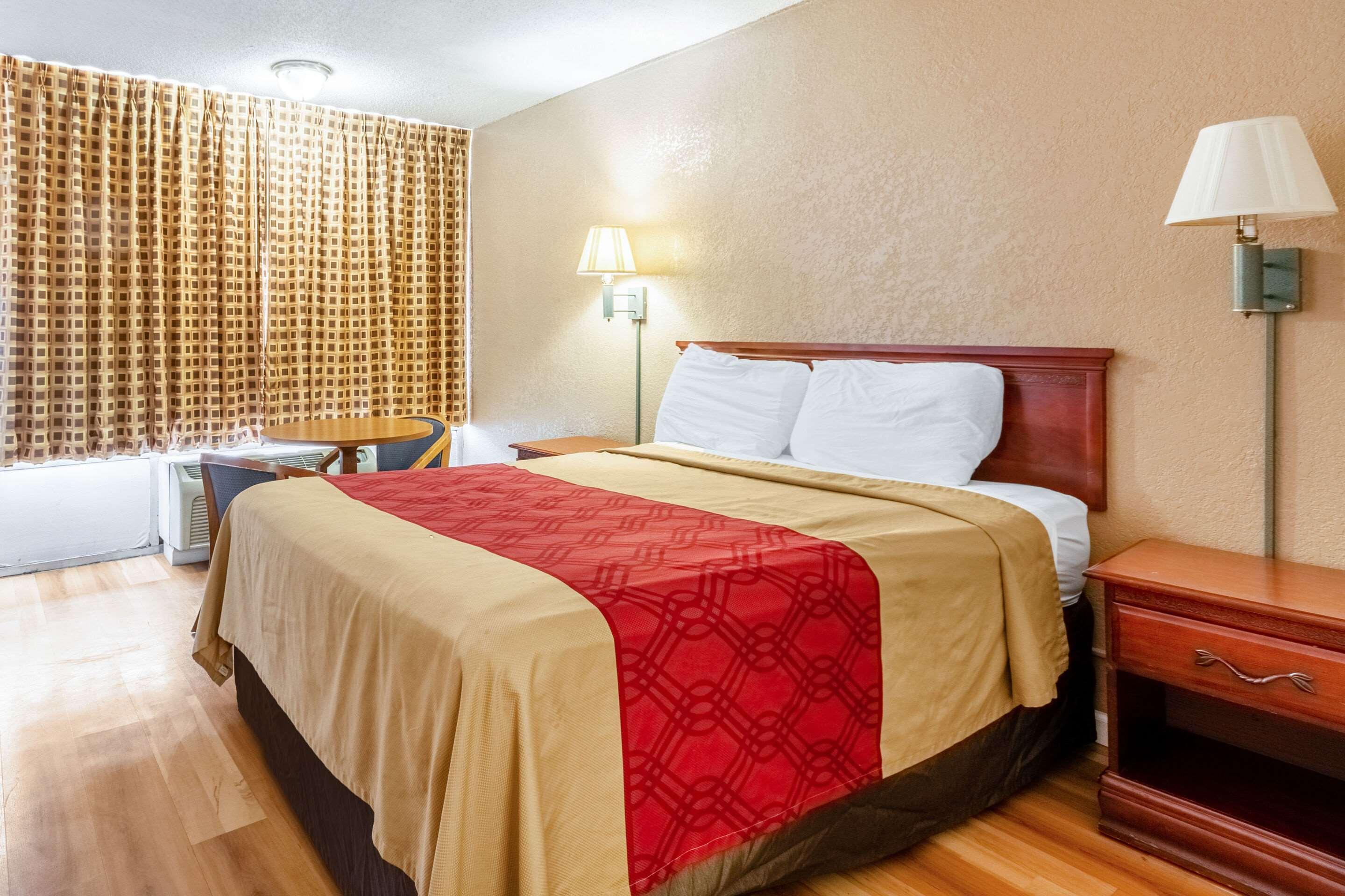 Econo Lodge Inn & Suites Near Bricktown Oklahoma City Buitenkant foto